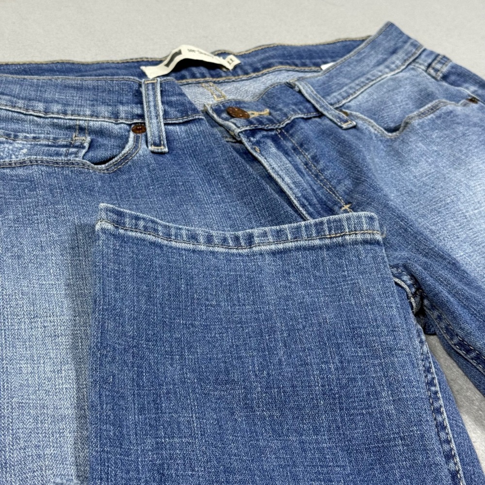Levis 524 Skinny Jeans Womens 11 Medium Wash Blue Distressed Denim Low Rise